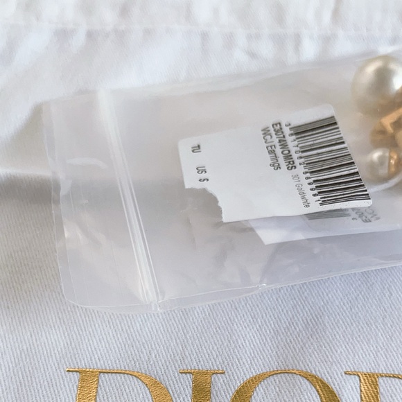 Dior Tribales Earrings Gold-Finish Metal and White Resin Pearls - Picture 13 of 16